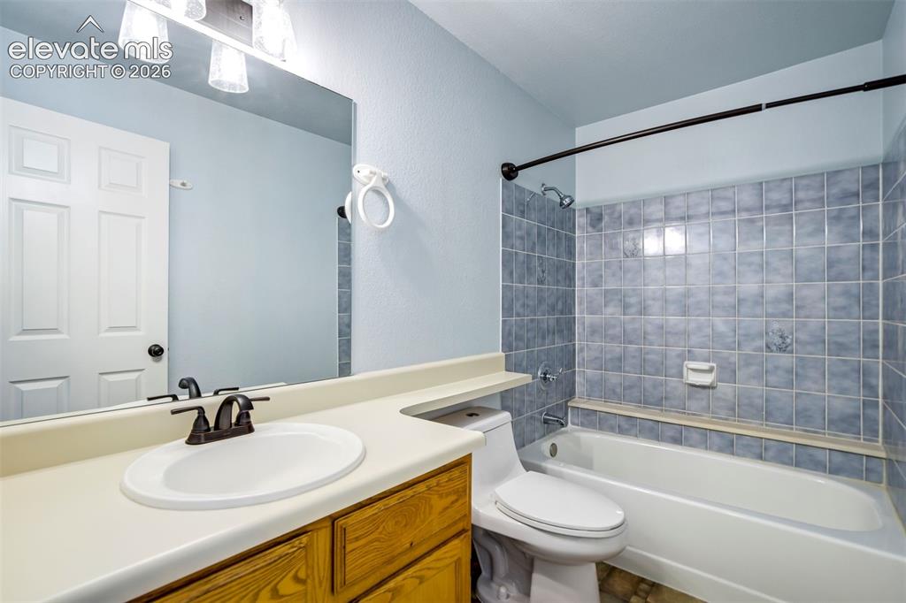 Image 26 of 49: Bathroom