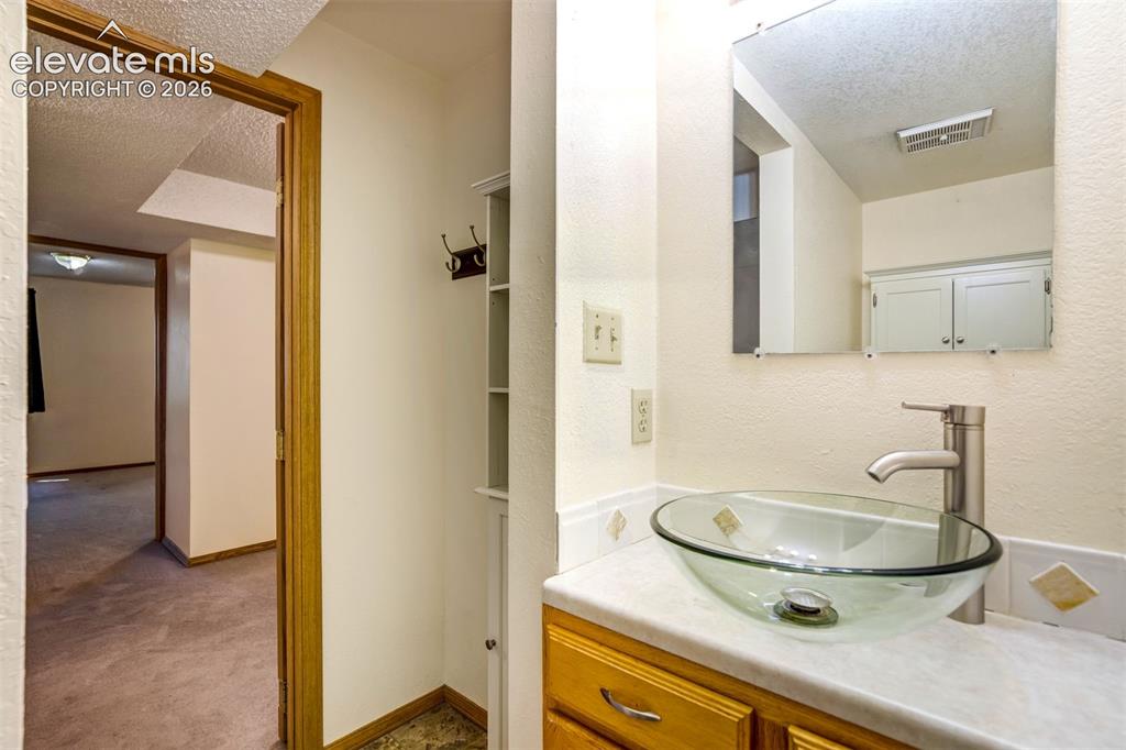 Image 33 of 49: Bathroom