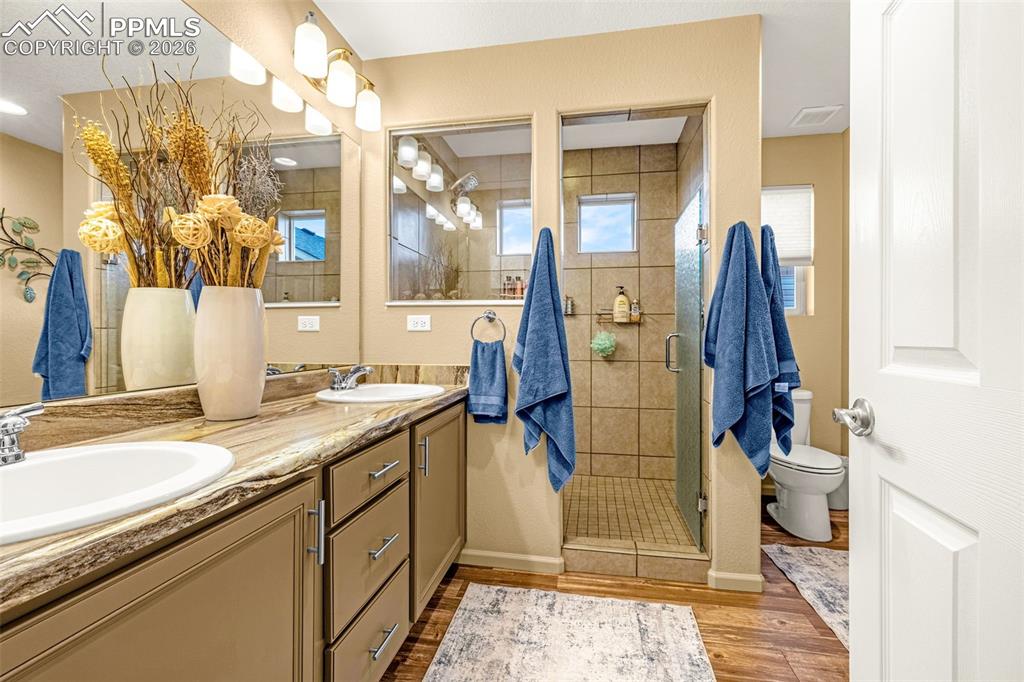 Image 22 of 42: Bathroom