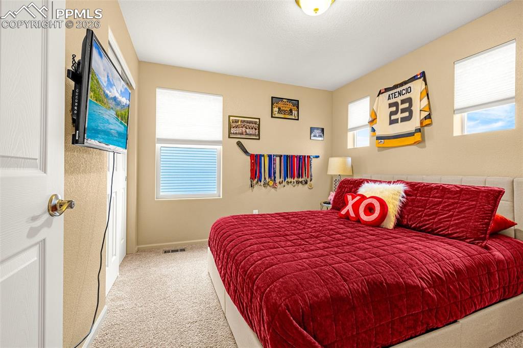 Image 26 of 42: Bedroom