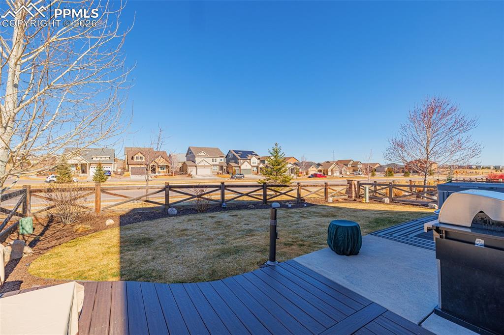 Image 34 of 42: Deck