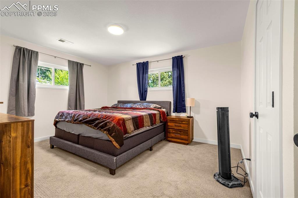 Image 10 of 17: Bedroom