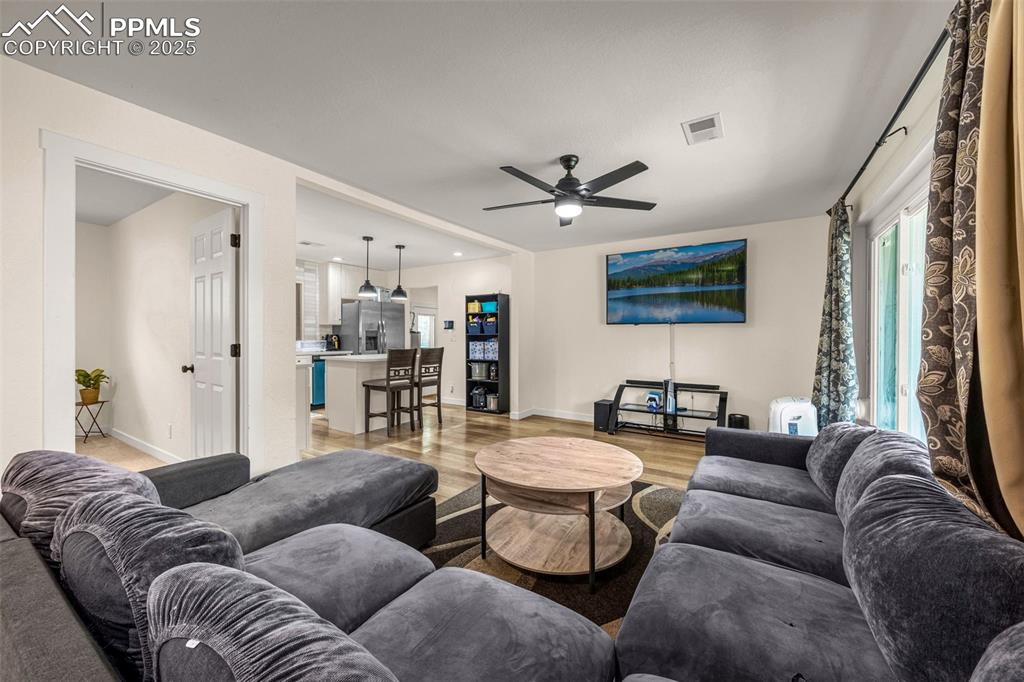 Image 2 of 17: Living Room