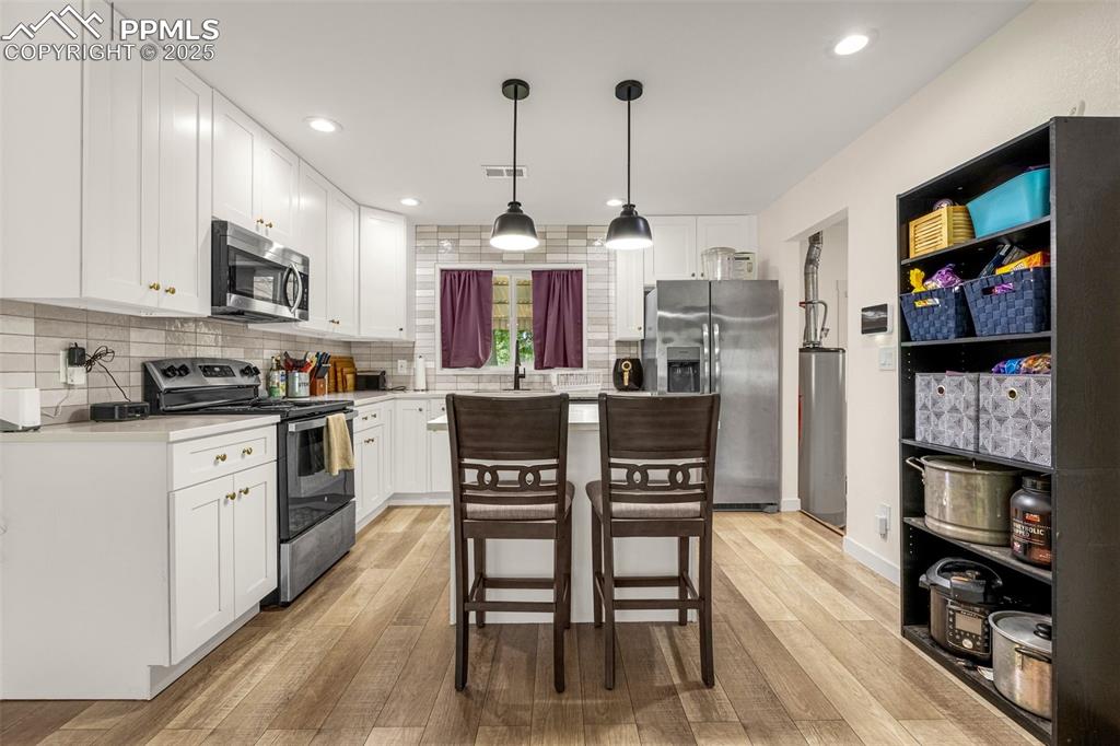 Image 5 of 17: Kitchen