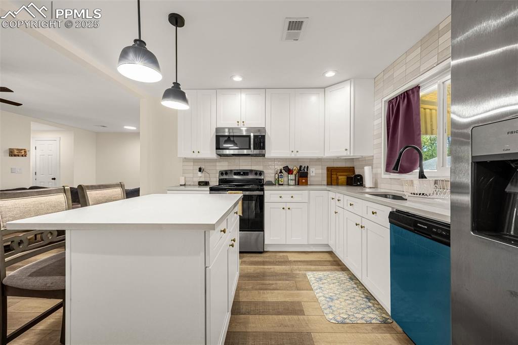 Image 6 of 17: Kitchen