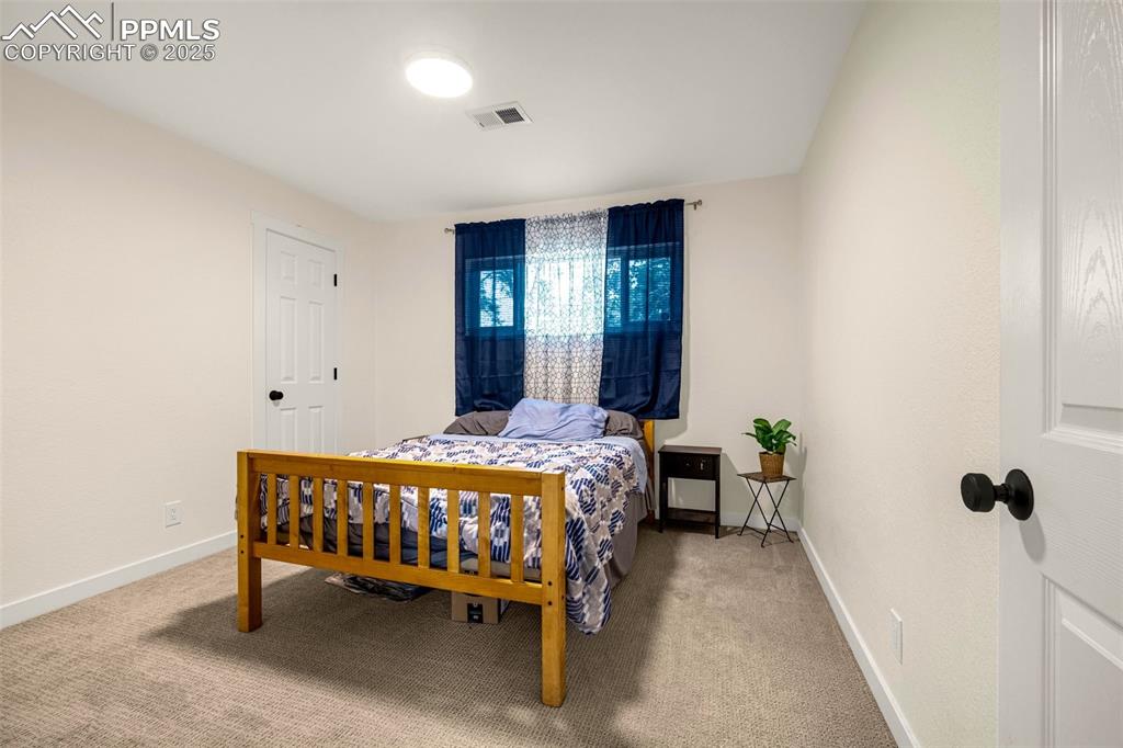 Image 8 of 17: Bedroom