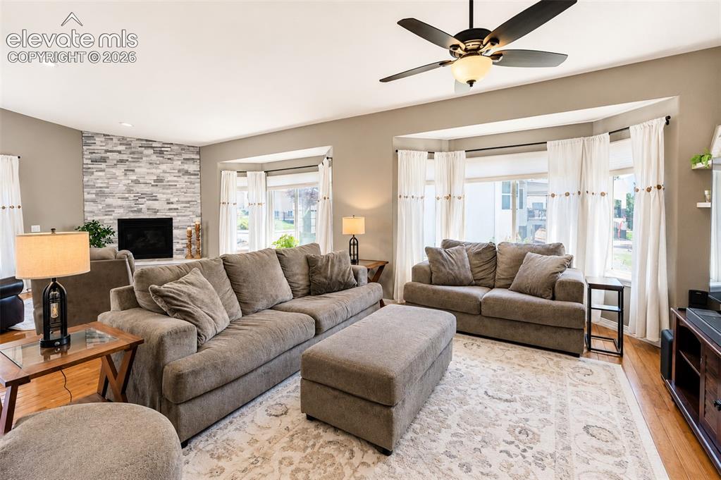 Image 6 of 50: Living room - main floor