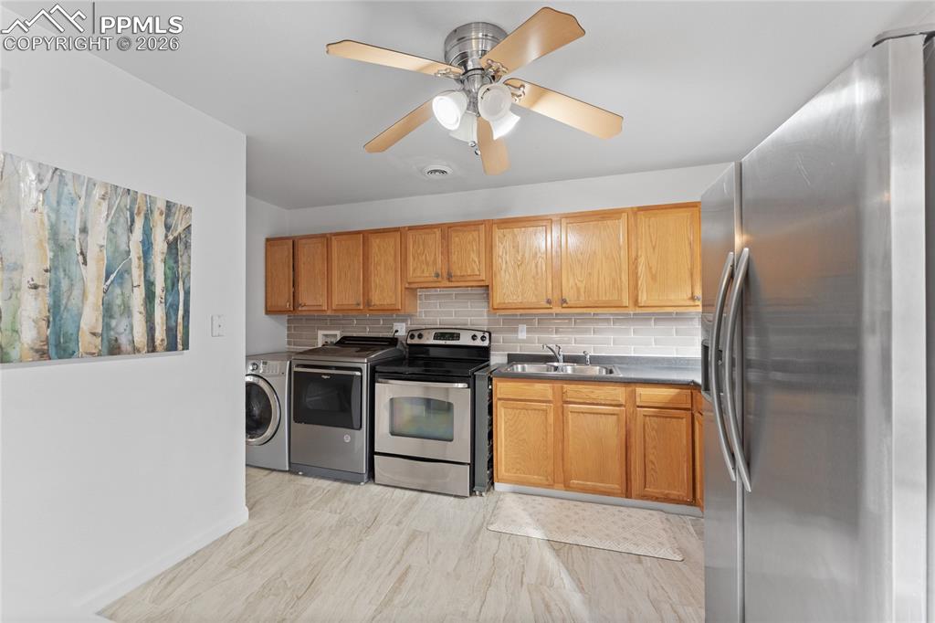 Image 10 of 35: Kitchen