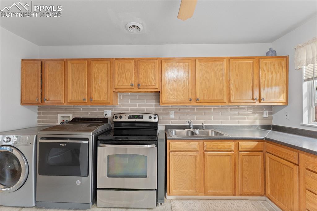 Image 11 of 35: Kitchen