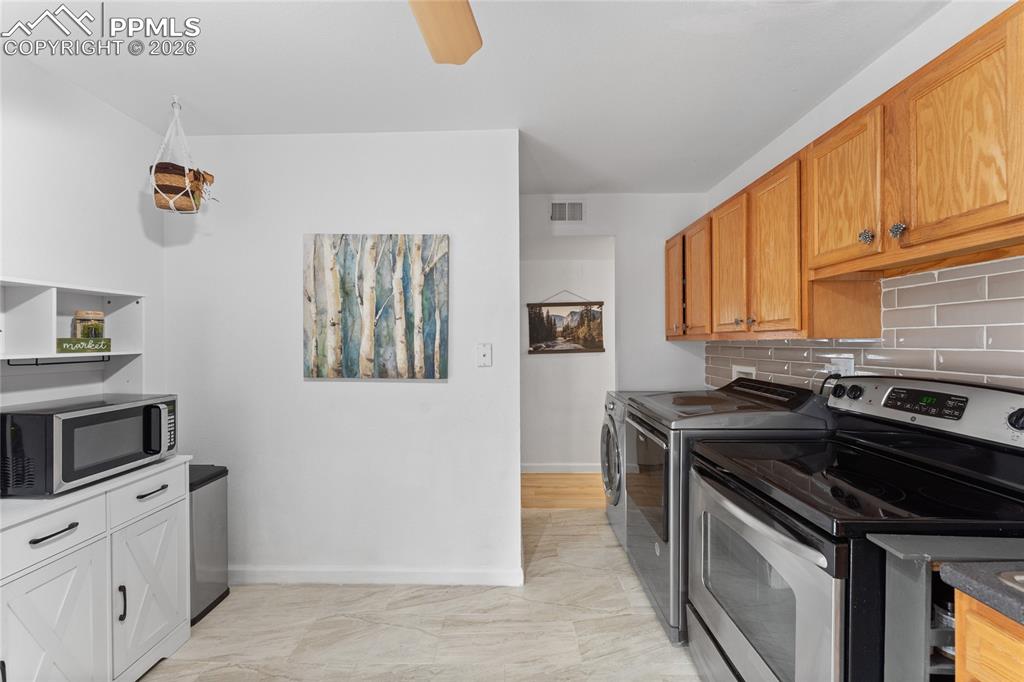 Image 14 of 35: Laundry