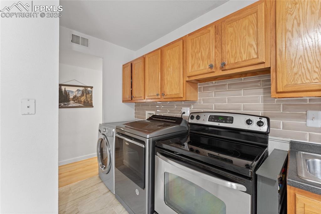 Image 15 of 35: Laundry