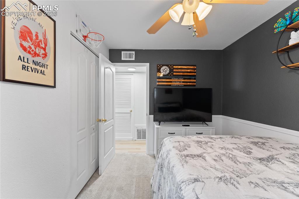 Image 21 of 35: Bedroom