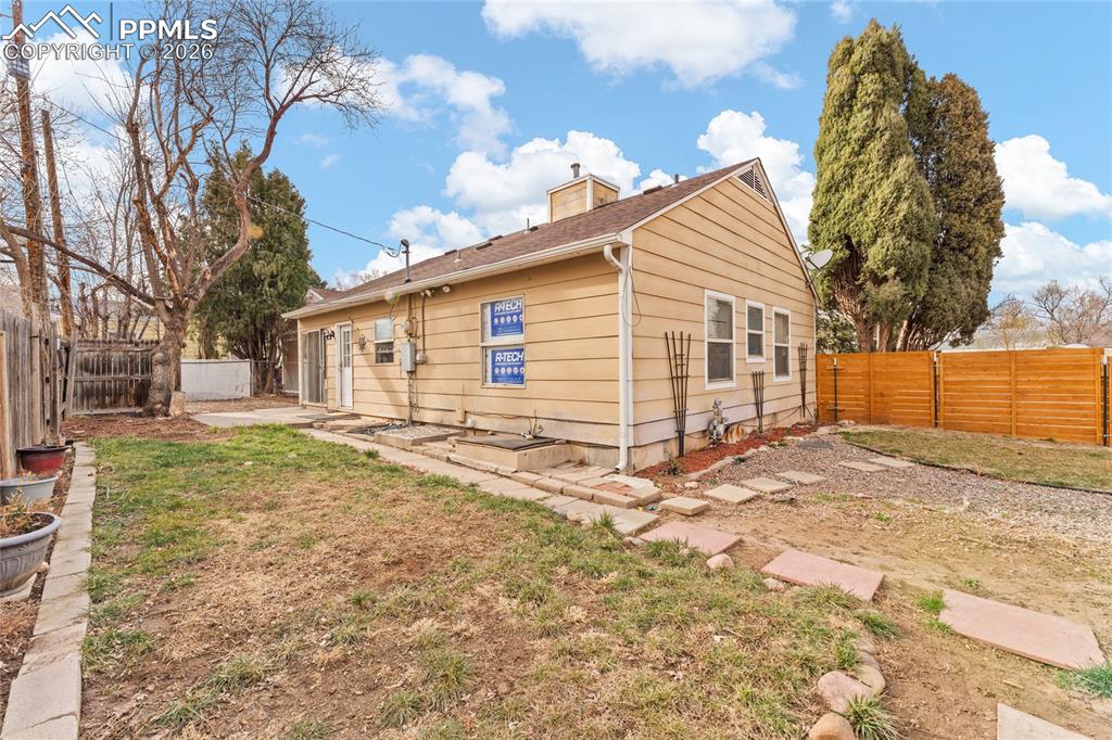 Image 26 of 35: Side of Structure