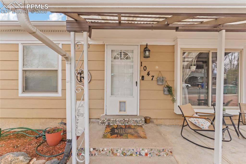 Image 5 of 35: Entry