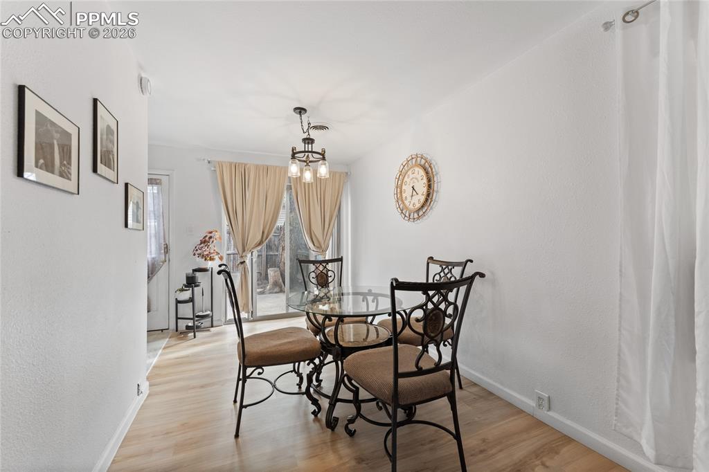 Image 8 of 35: Dining Area