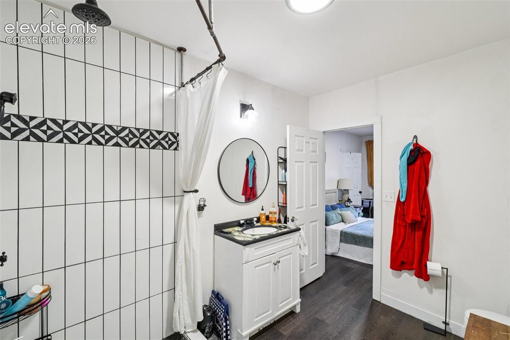 Image 11 of 42: Bathroom