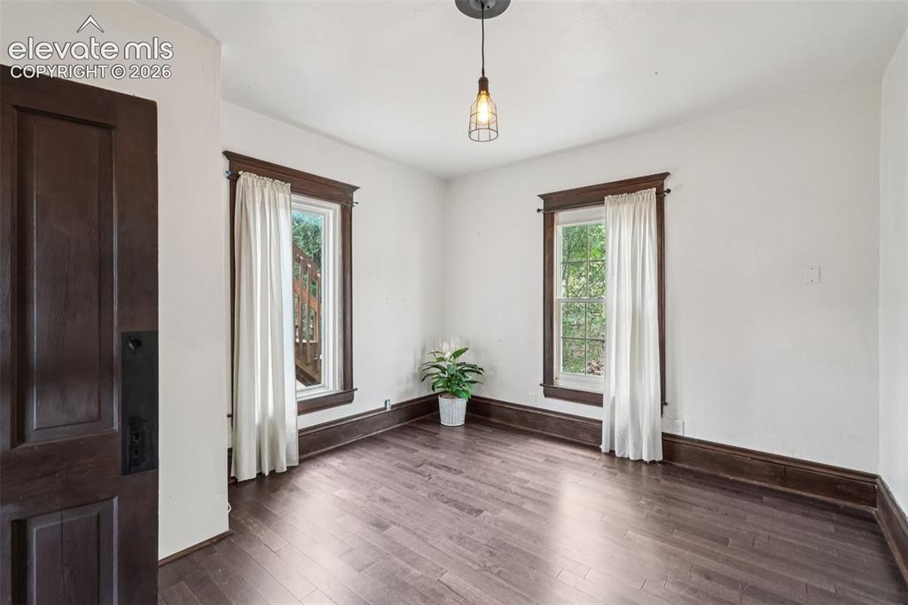 Image 16 of 42: Living Room