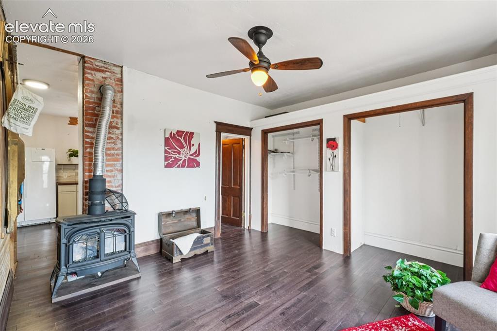 Image 18 of 42: Living Room