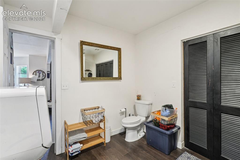 Image 4 of 42: Bathroom