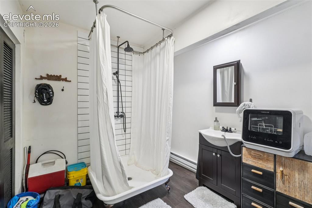 Image 8 of 42: Bathroom