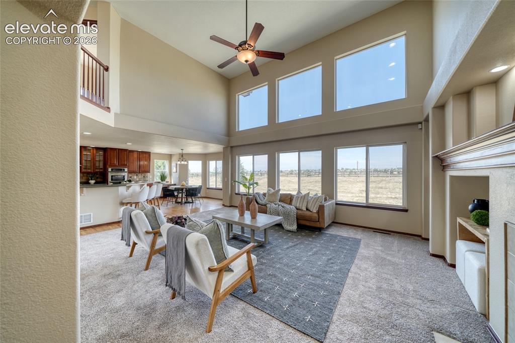 Image 19 of 50: Living Room