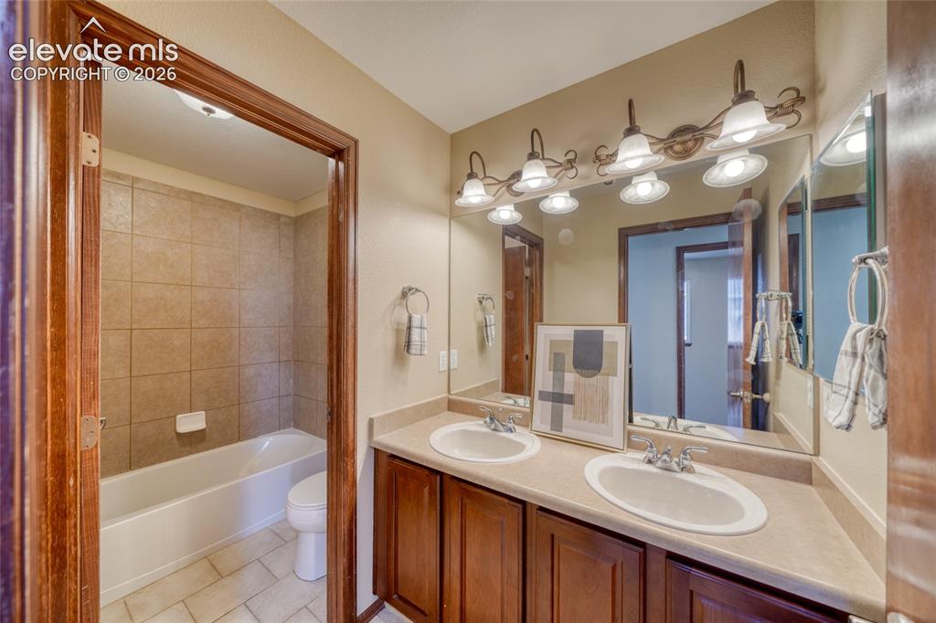 Image 49 of 50: Bathroom