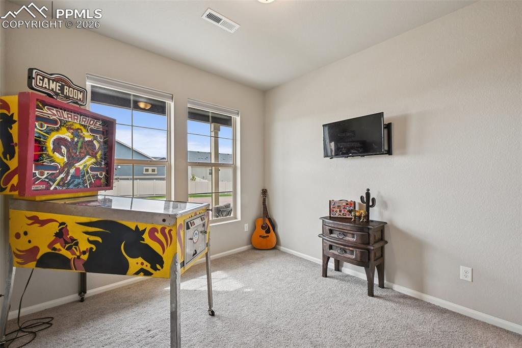 Image 17 of 32: Second bedroom.