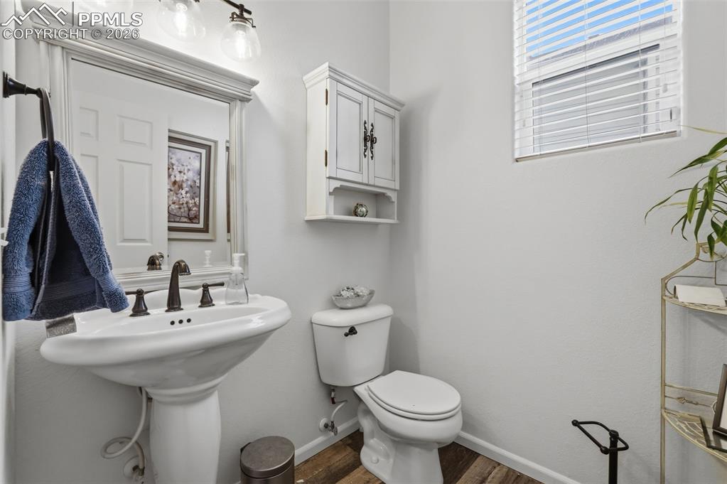 Image 14 of 32: Lower half bath 