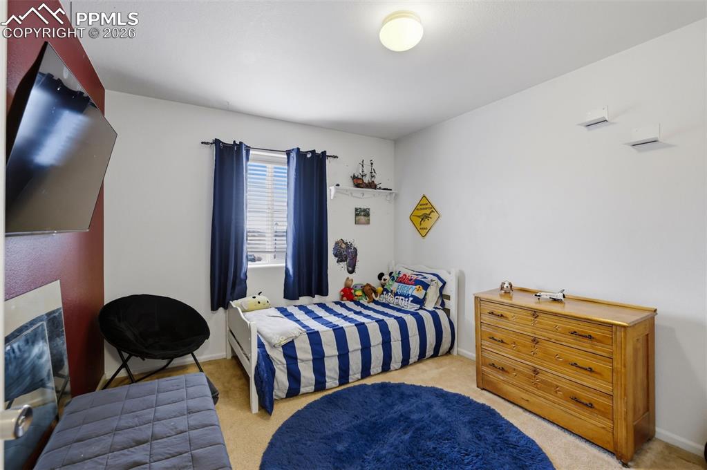 Image 20 of 32: Bedroom