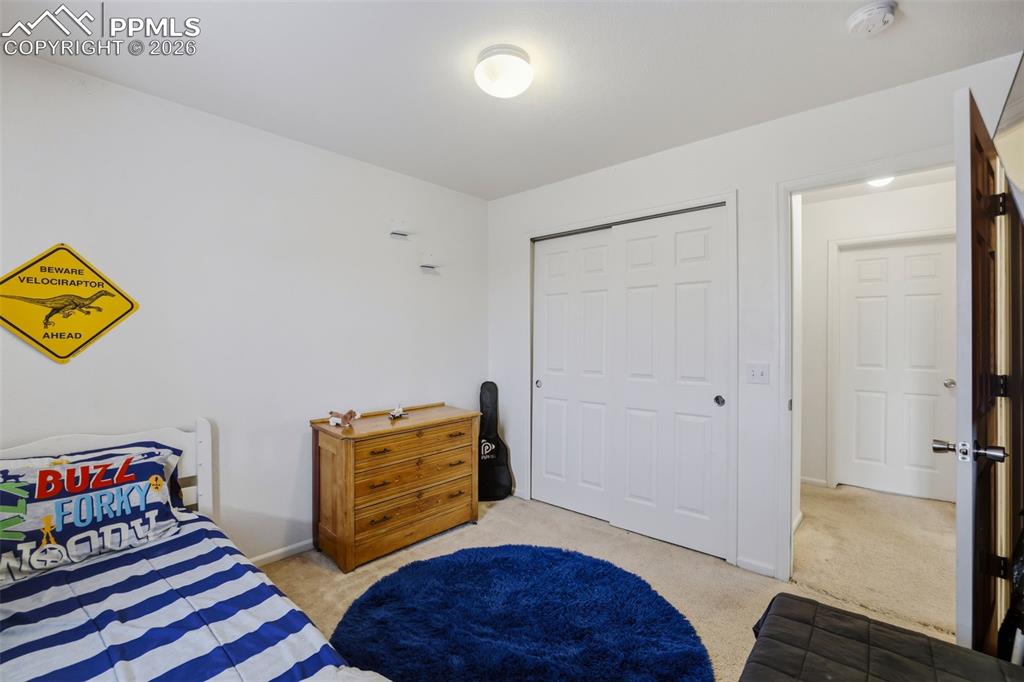 Image 21 of 32: Bedroom