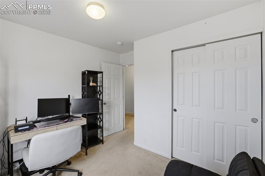 Image 23 of 32: Bedroom