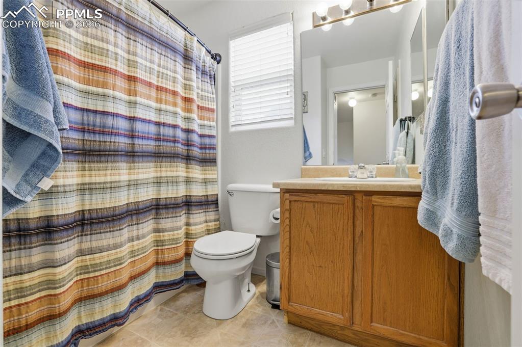 Image 24 of 32: Upper hall bath 