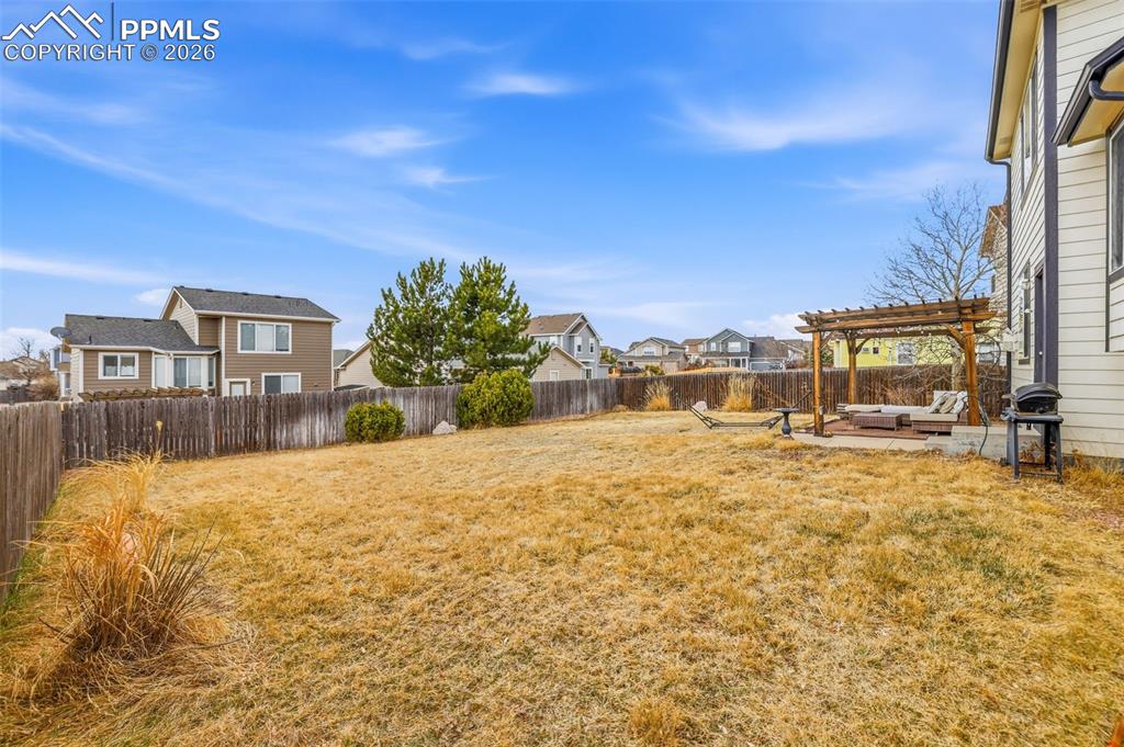 Image 29 of 32: Yard