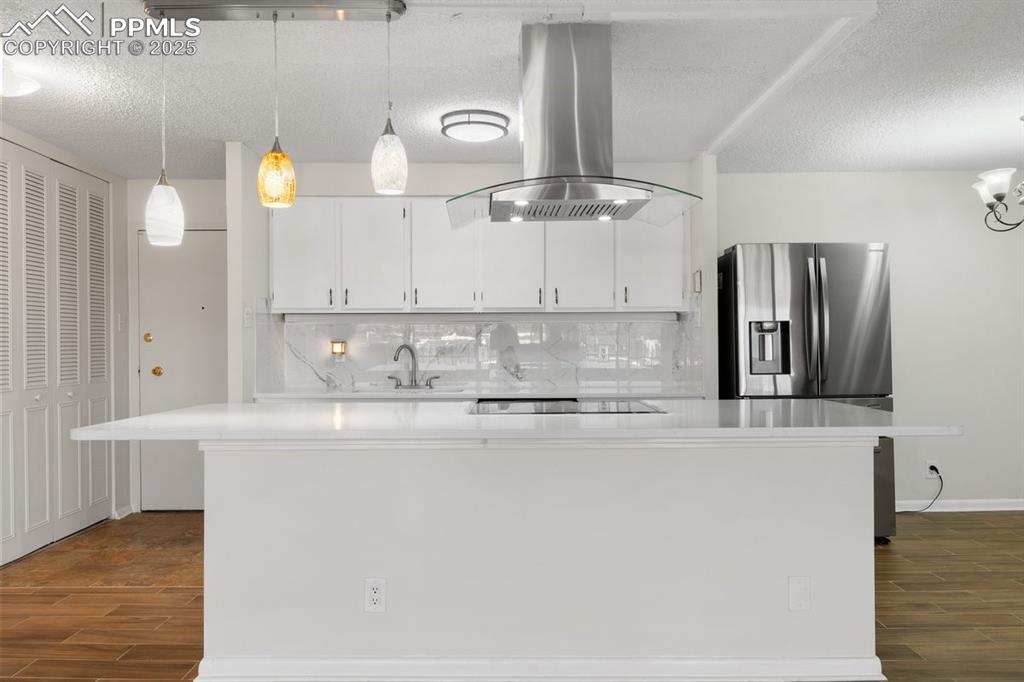 Image 10 of 43: Kitchen