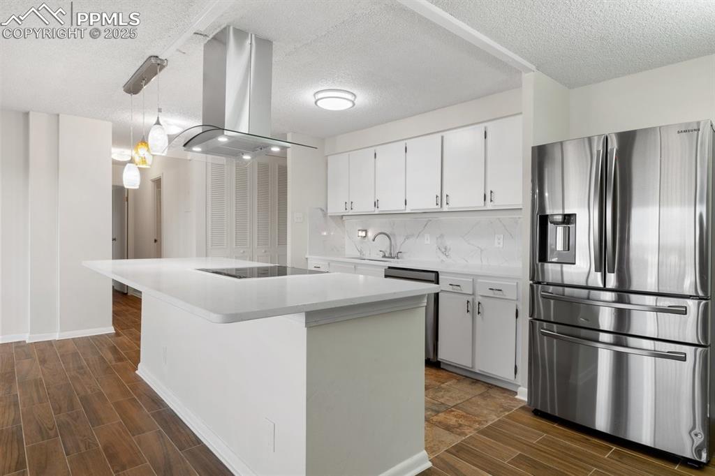 Image 12 of 43: Kitchen