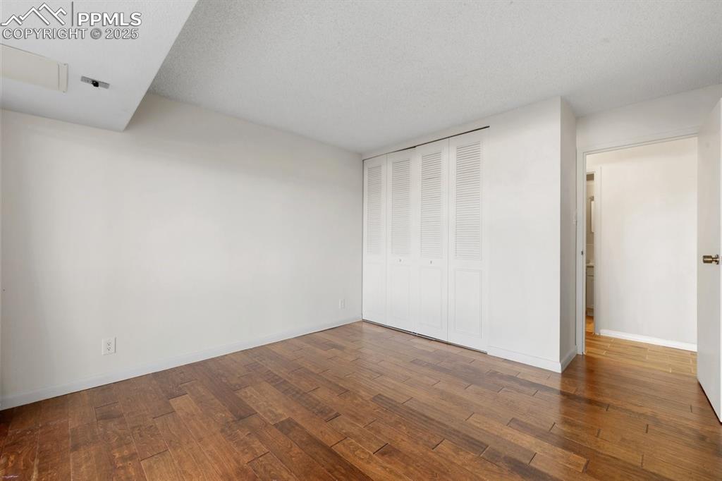 Image 21 of 43: Bedroom