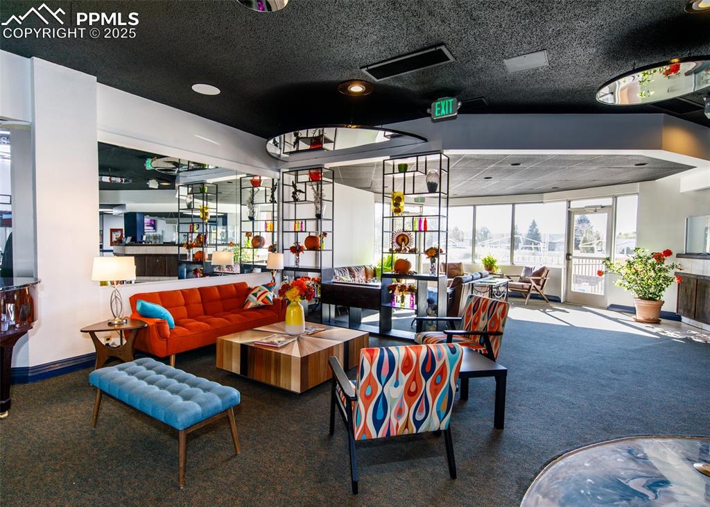 Image 43 of 43: Lobby