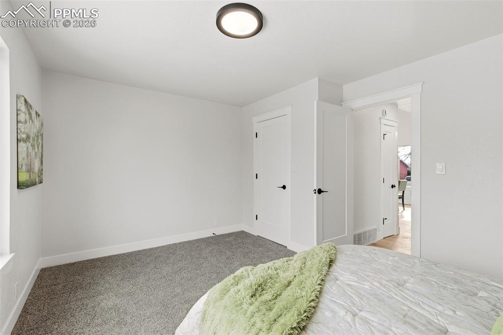 Image 15 of 32: Bedroom