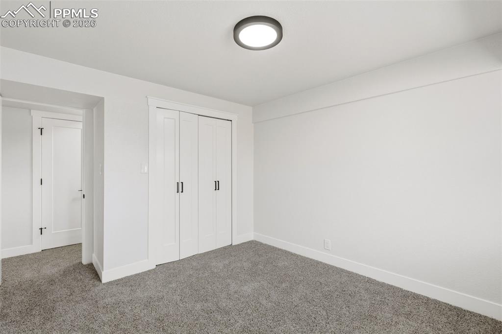 Image 22 of 32: Bedroom