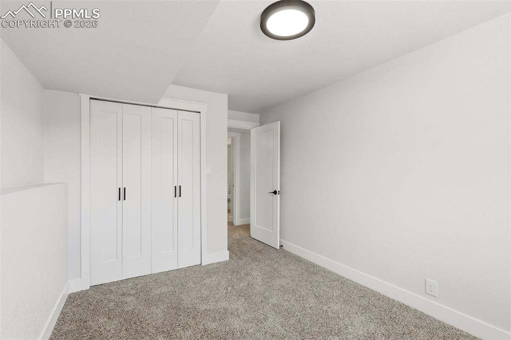 Image 27 of 32: Bedroom