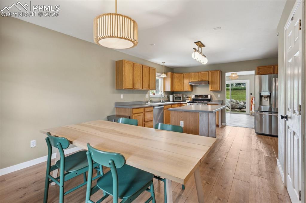 Image 14 of 37: Kitchen and breakfast area.