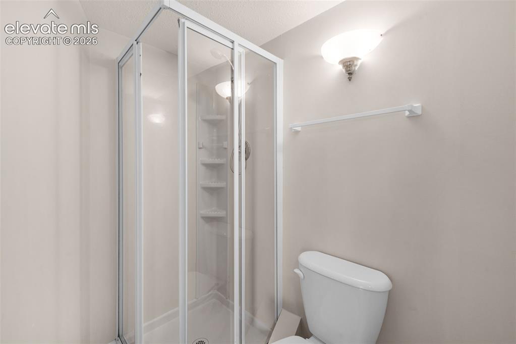 Image 34 of 44: Bathroom