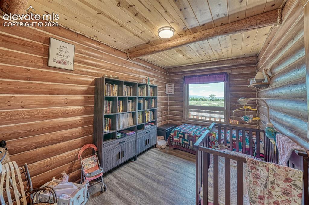 Image 17 of 49: Dining Area