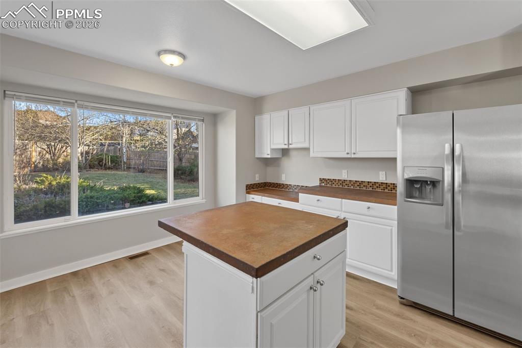 Image 11 of 50: Kitchen