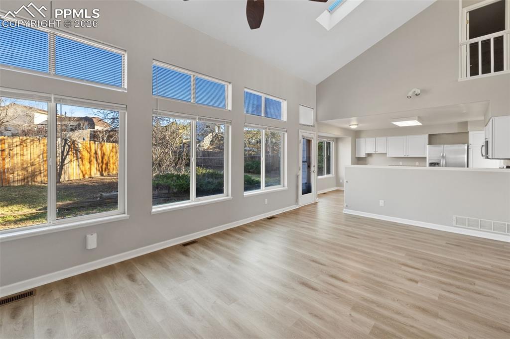 Image 13 of 50: Kitchen