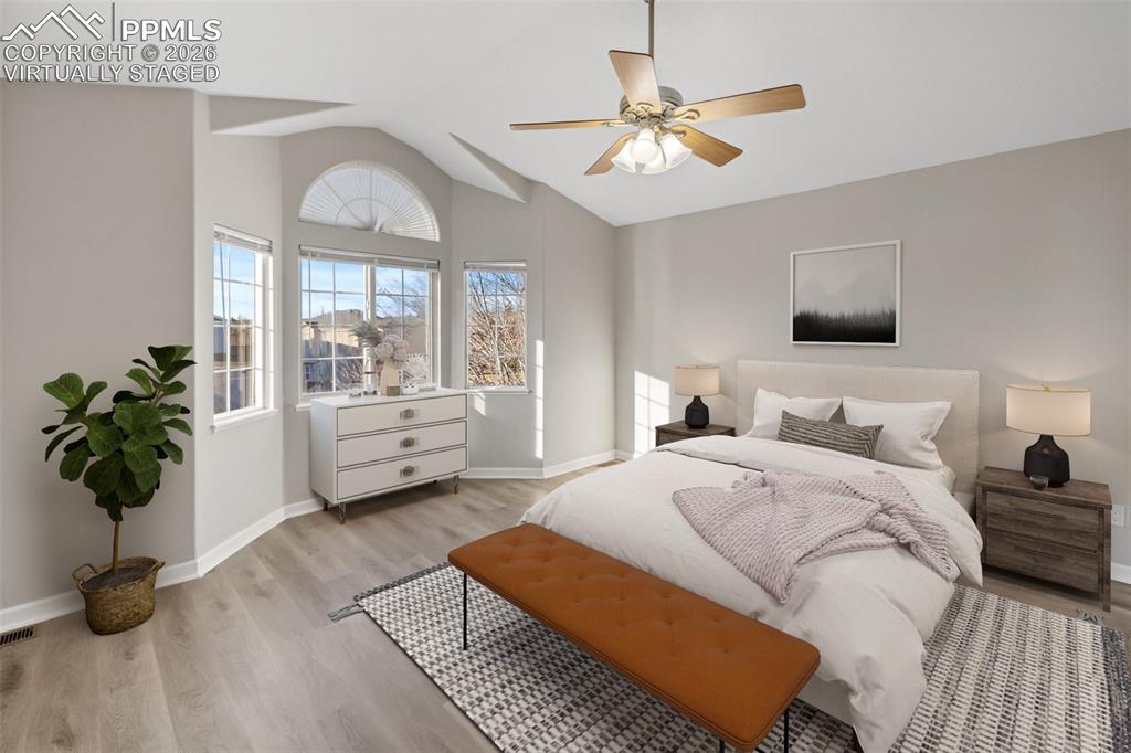 Image 20 of 50: Bedroom