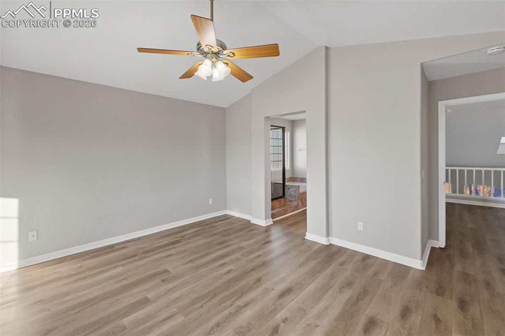 Image 22 of 50: Bathroom