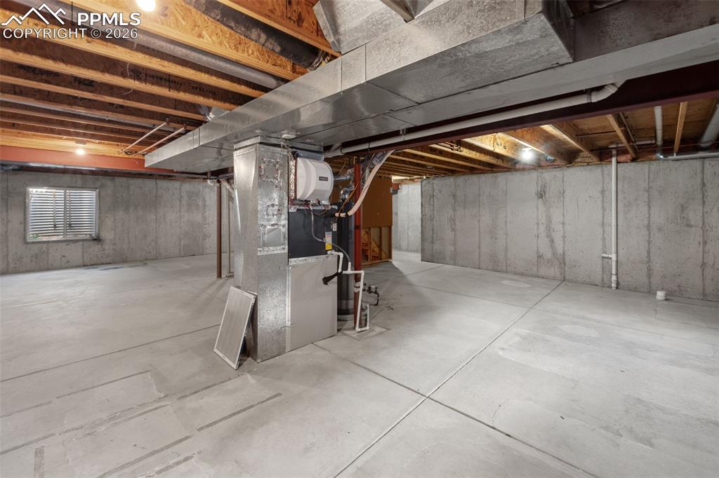 Image 36 of 50: Bathroom