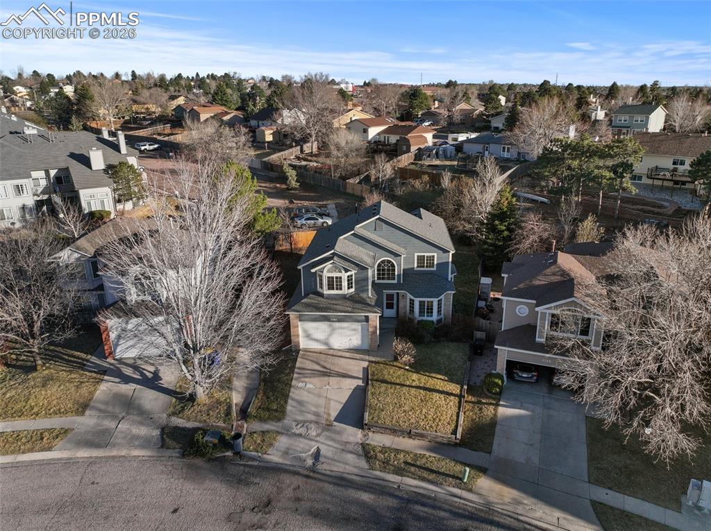 Image 41 of 50: Yard