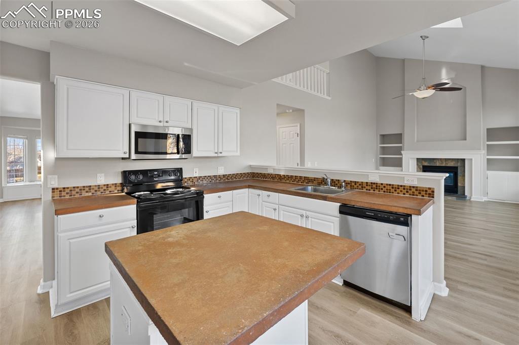 Image 9 of 50: Dining Room